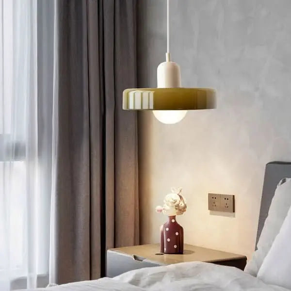 Helvano | Bauhaus Pendelleuchte aus farbigem Glas
