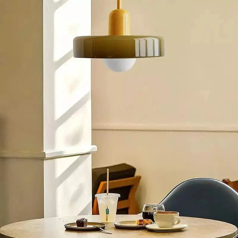 Helvano | Bauhaus Pendelleuchte aus farbigem Glas