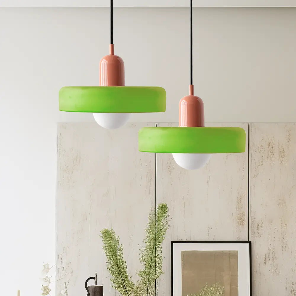 Helvano | Bauhaus Pendelleuchte aus farbigem Glas