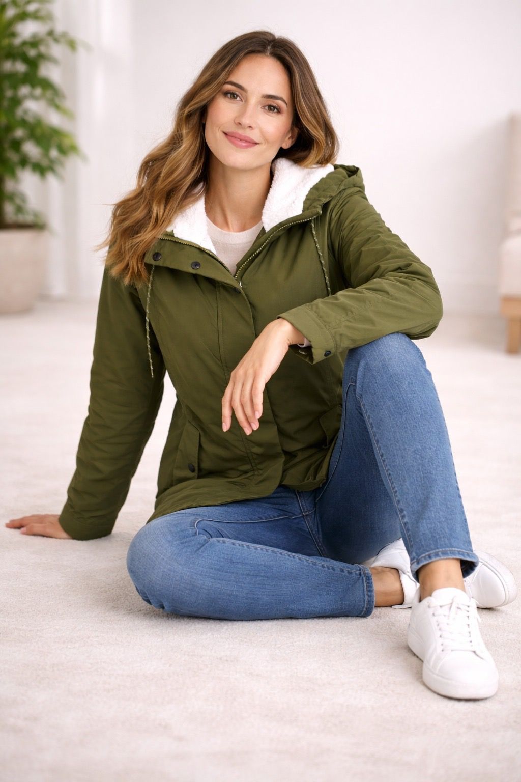 Helvano | Lange Winterjacke mit Kapuze und Futter für Damen