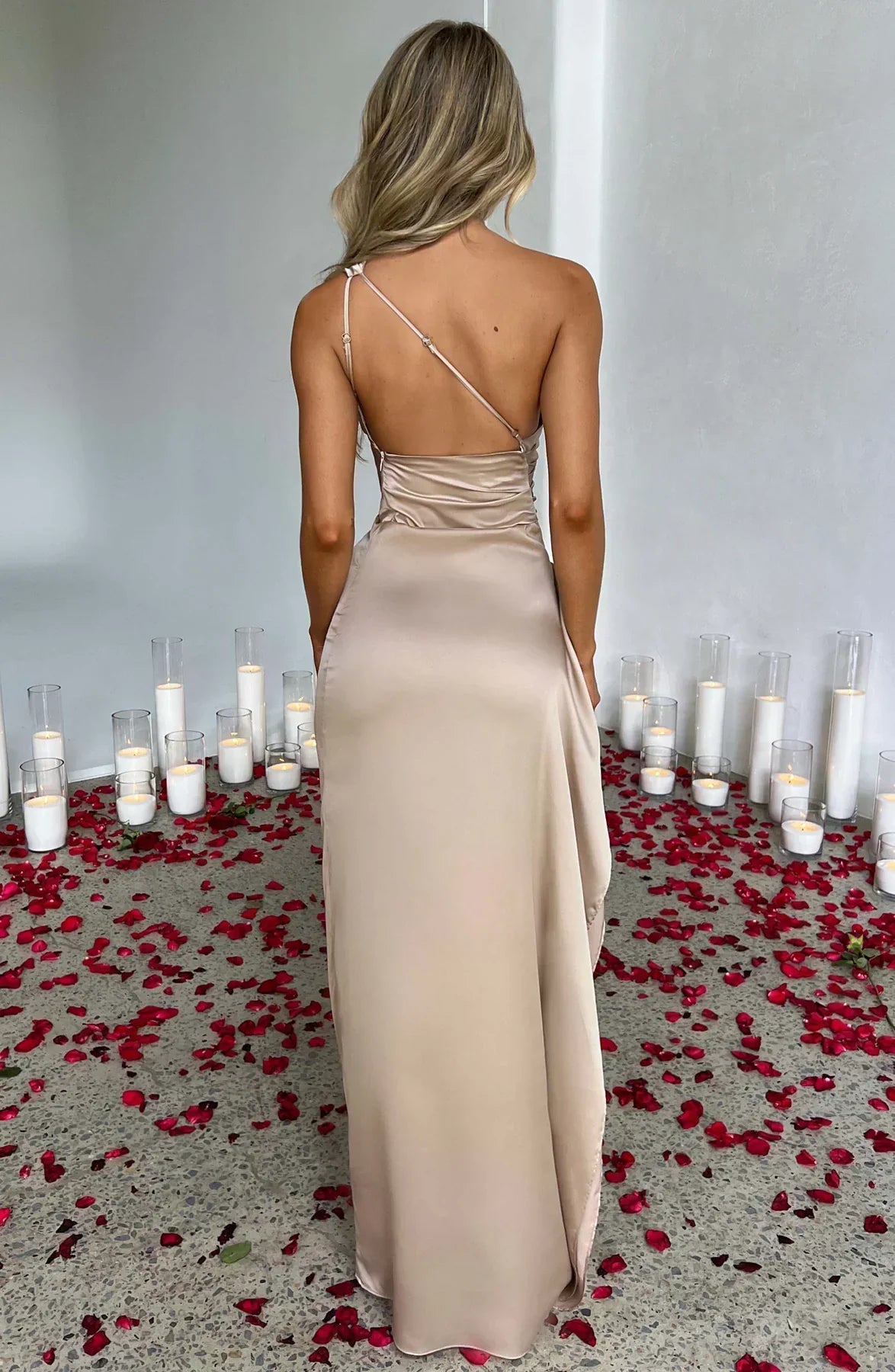 Helvano | Plissiertes Satin-Kleid mit Schlitz für Damen
