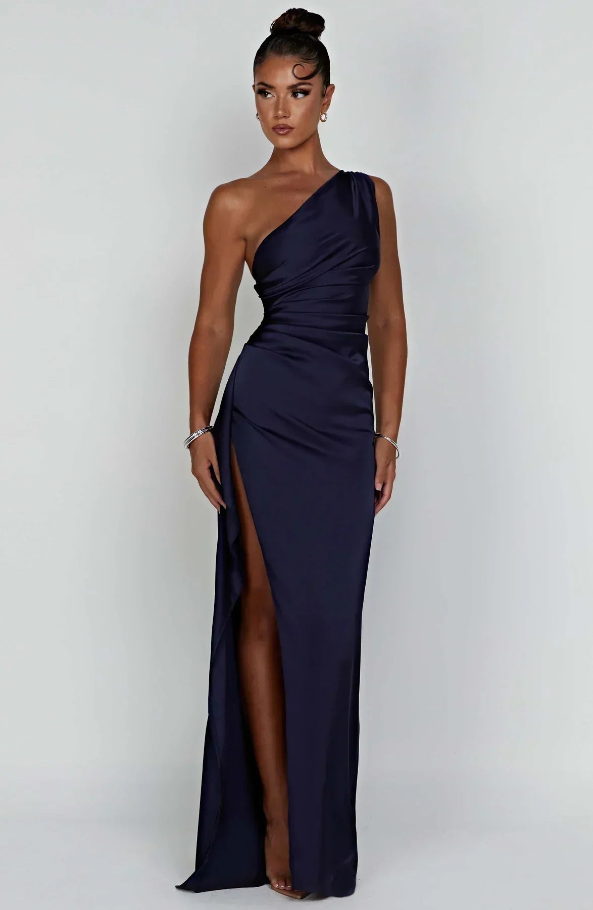 Helvano | Plissiertes Satin-Kleid mit Schlitz für Damen