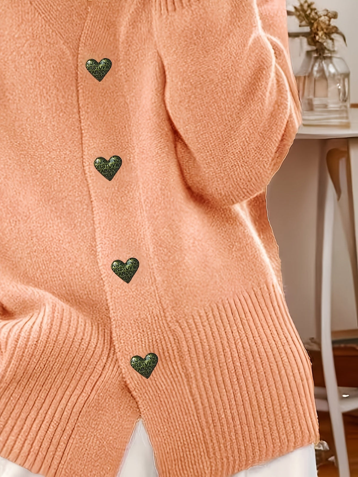Helvano | Damen Strickjacke mit V-Ausschnitt und Herzknöpfen