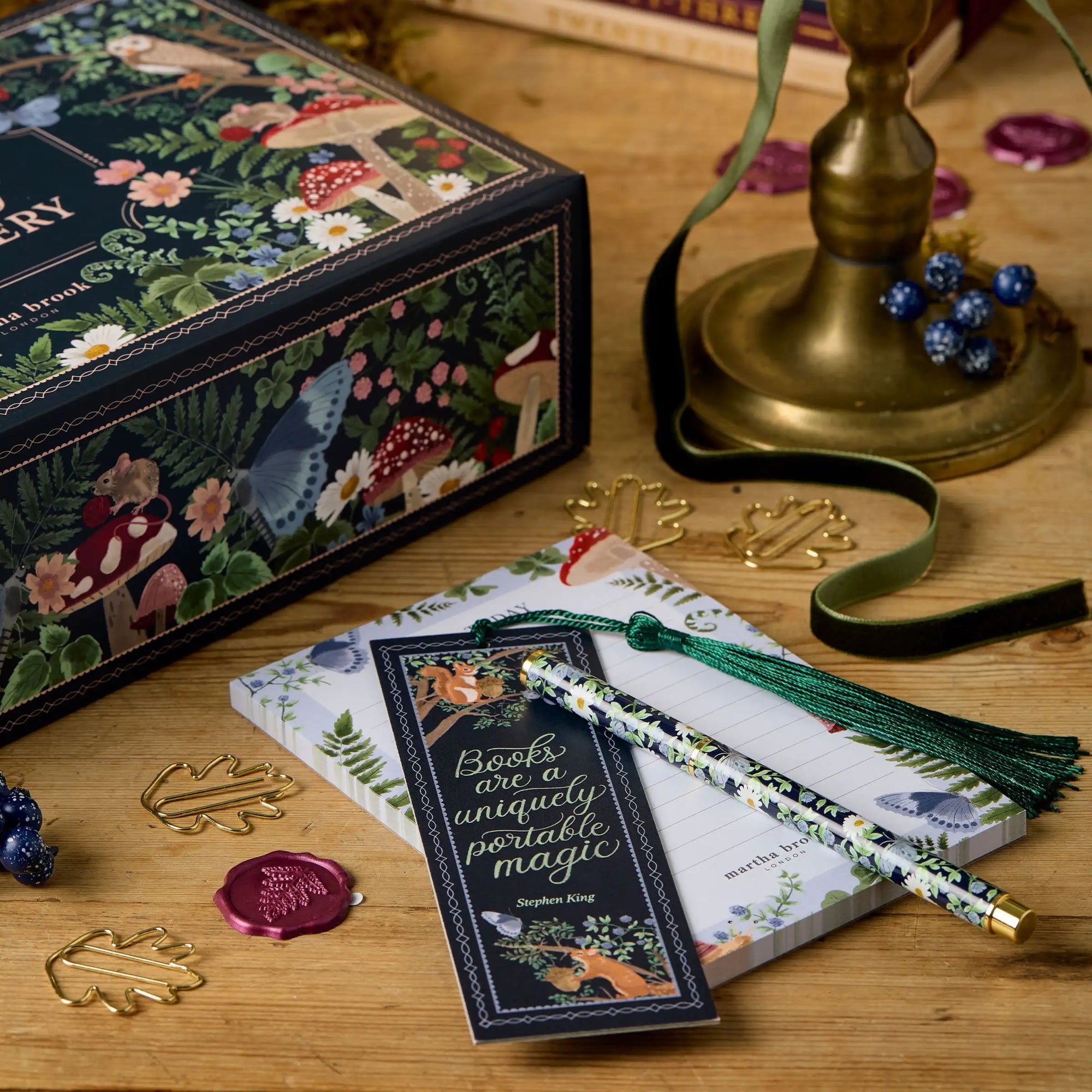 Helvano | Schreibwaren-Adventskalender mit 24 Überraschungen