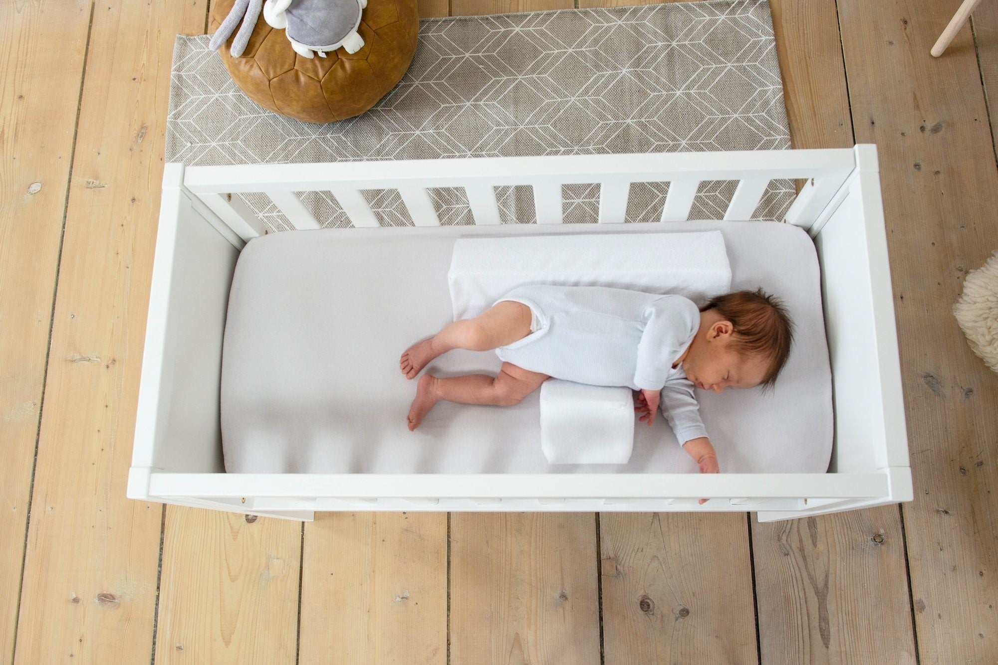 Helvano | Baby Keilkissen für sichere Schlafposition