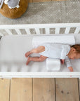 Helvano | Baby Keilkissen für sichere Schlafposition