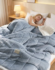 Helvano | Flauschige Flanell-Decke für Sofa & Bett