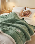 Helvano | Flauschige Flanell-Decke für Sofa & Bett