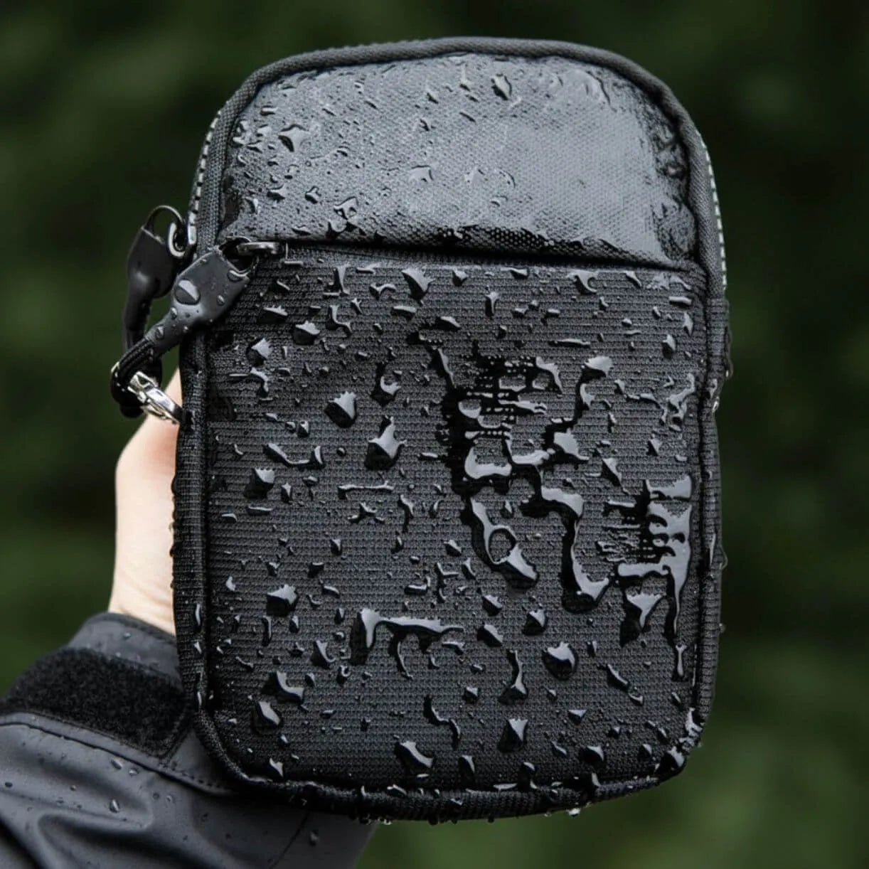 Helvano | Kompakte Anti-Diebstahl-Umhängetasche