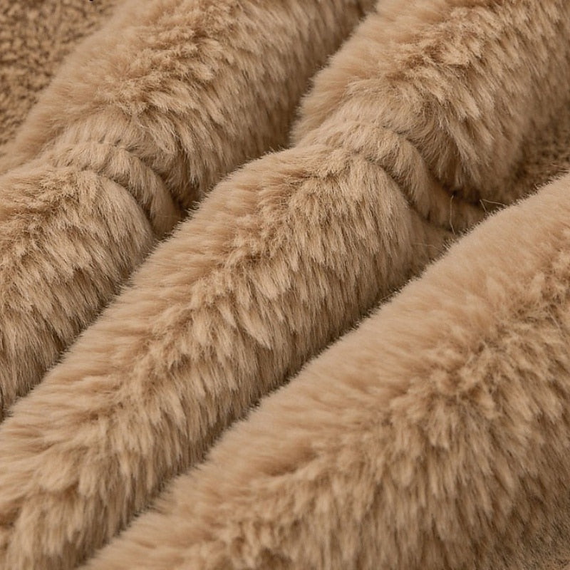 Helvano | Kurze Plüschjacke mit Reissverschluss für Damen
