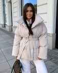 Helvano | Kurze Damenjacke mit Stehkragen und taillierter Taille