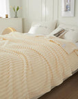 Helvano | Gestreifte Flauschige Fleece-Decke