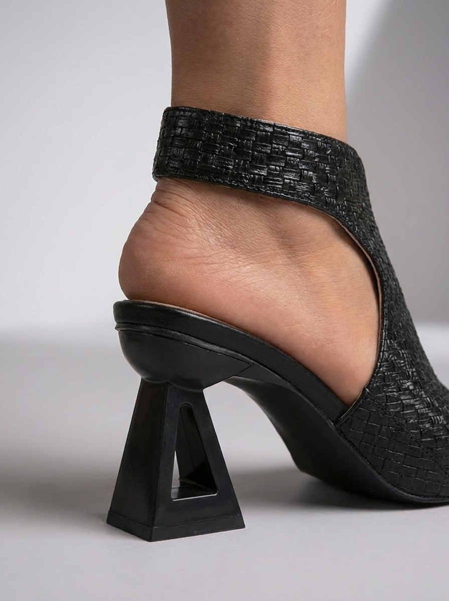 Helvano | Geometrische Absatz-Sandalen für Damen